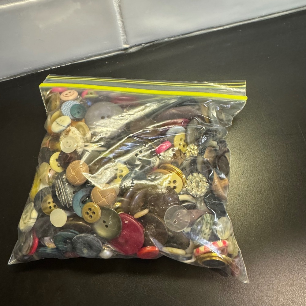 Mixed Buttons Bulk Lot Crafting Sewing 17oz Multicolor Vintage Modern Assortment